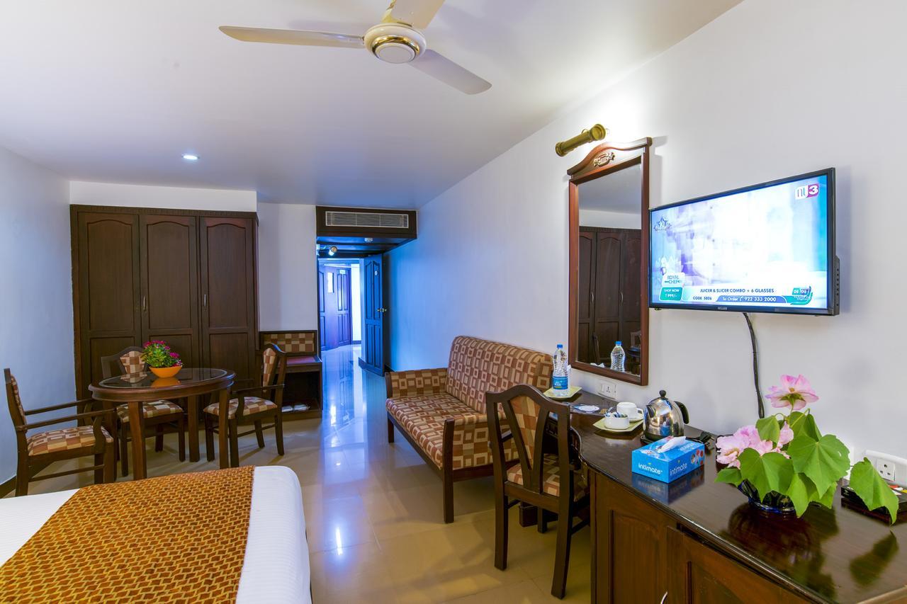 Golf View Hotels & Suites Nedumbassery Exterior photo